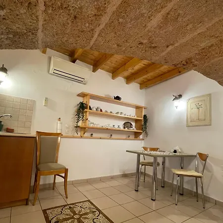 Odyssey House * Ханья